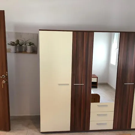 Irida ניאה סקיוני
